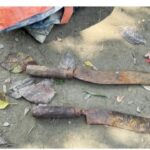 নোয়াখালীর বেগমগঞ্জে ভোটকেন্দ্রের পাশ থেকে দেশীয় অস্ত্র উদ্ধার