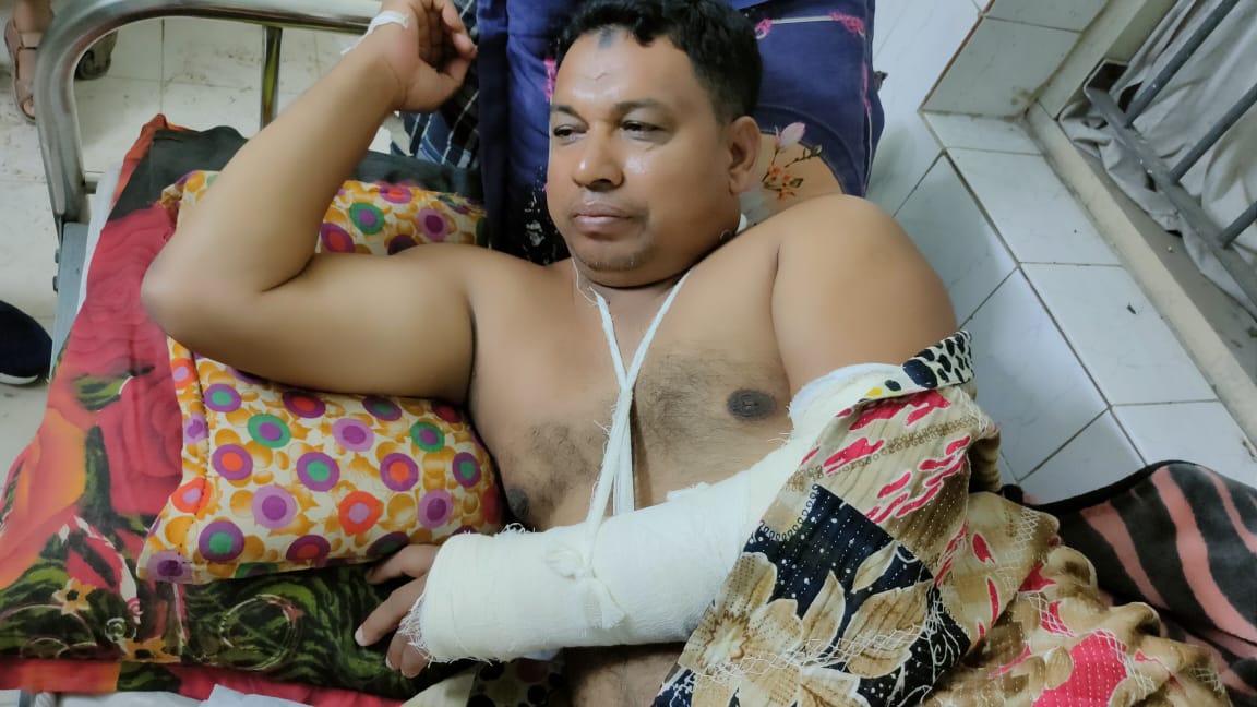 কলারোয়ায় ইউপি সদস্যকে পিটিয়ে জখম ও টাকা ছিনতাই,আটক ১