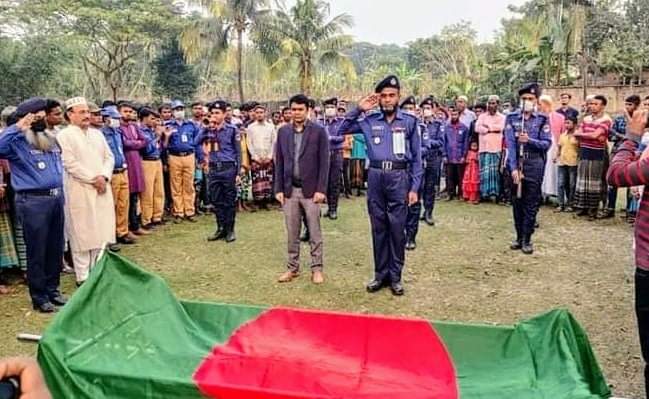 কলারোয়ায় বীর মুক্তিযোদ্ধা আনোয়ার হোসেনের রাষ্ট্রীয় মর্যাদায় দাফন সম্পন্ন