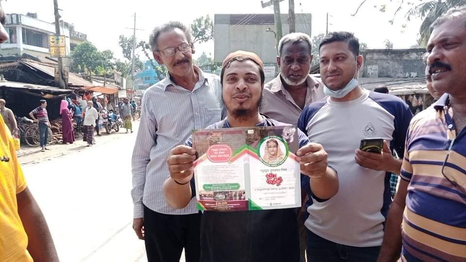 কলারোয়ার আকাশে র‍্যাবের হেলিকপ্টার যোগে “দস্যুমুক্ত সুন্দরবন” দিবসের লিফলেট বিতরণ