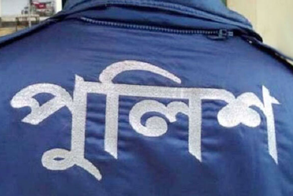 রাতে ইন্সপেক্টরের ঘরে যাওয়া নারী কনস্টেবল প্রত্যাহার