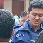 সাংবাদিকদের কেন্দ্র ছাড়তে বলে আটকের হুমকি এসআইয়ের