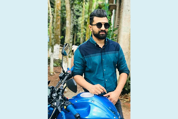 ‘নৌকার বিরুদ্ধে স্ট্যাটাস দিলে ধরি আনি ক্রসফায়ার করিয়াম’