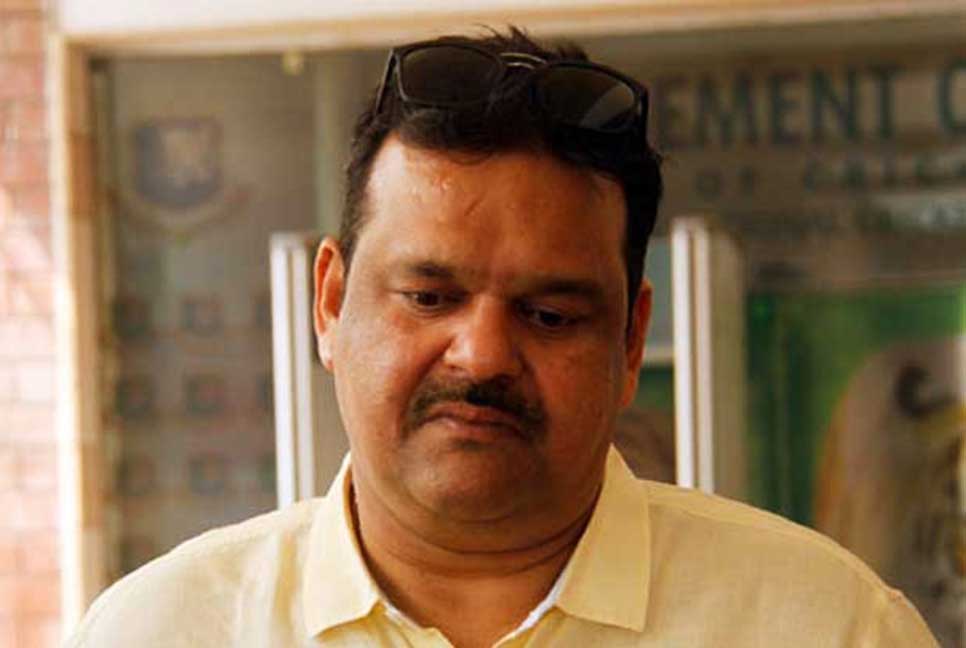 পারিবারিক কারণে পদ ছাড়ার পরিকল্পনাঃআকরাম খান