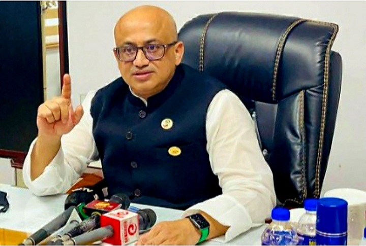 প্রজাতন্ত্রের কর্মচারীরা অশোভন আচরণ করতে পারেন না : তথ্য ও সম্প্রচার প্রতিমন্ত্রী ডা. মুরাদ