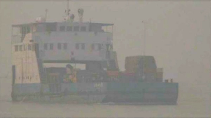 পাটুরিয়া-দৌলতদিয়া নৌরুটে ঘন কুয়াশার কারণে ফেরি চলাচল বন্ধ