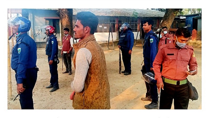 পাবনায় ব্যালট পেপার ছিনতাইয়ের চেষ্টায়, গোলাগুলি