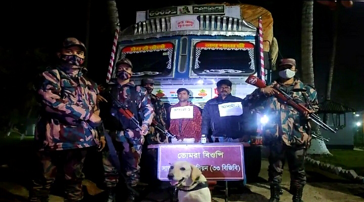 ভোমরা স্থল বন্দরে পণ্যবাহী ট্রাক থেকে ২০ লাখ টাকা মূল্যের এলএসডি মাদকসহ আটক ২