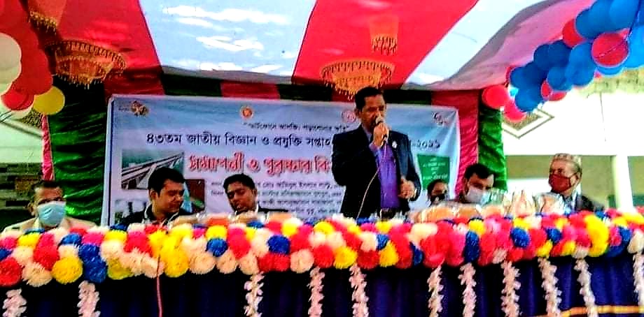 কলারোয়ায় ৪৩তম জাতীয় বিজ্ঞান ও প্রযুক্তি মেলার সমাপণী অনুষ্ঠানে পুরস্কার বিতরণ