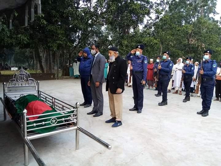 কালিগঞ্জে রাষ্ট্রীয় মর্যাদায় বীর মুক্তিযোদ্ধা লিয়াকাত আলি গাজীর দাফন সম্পন্ন