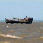 বঙ্গোপসাগরে ট্রলার ডুবি : চরফ্যাশনের ২২ জেলে নিখোঁজ