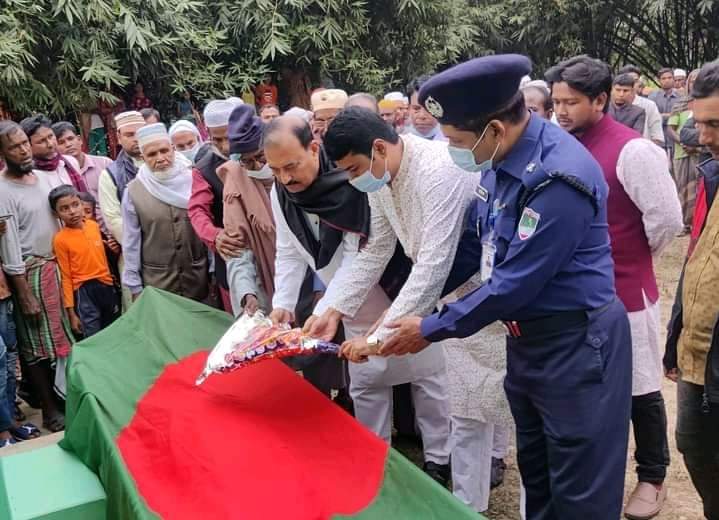কলারোয়ায় বীর মুক্তিযোদ্ধা আমজাদ আলী’র রাষ্ট্রীয় মর্যাদায় দাফন সম্পন্ন