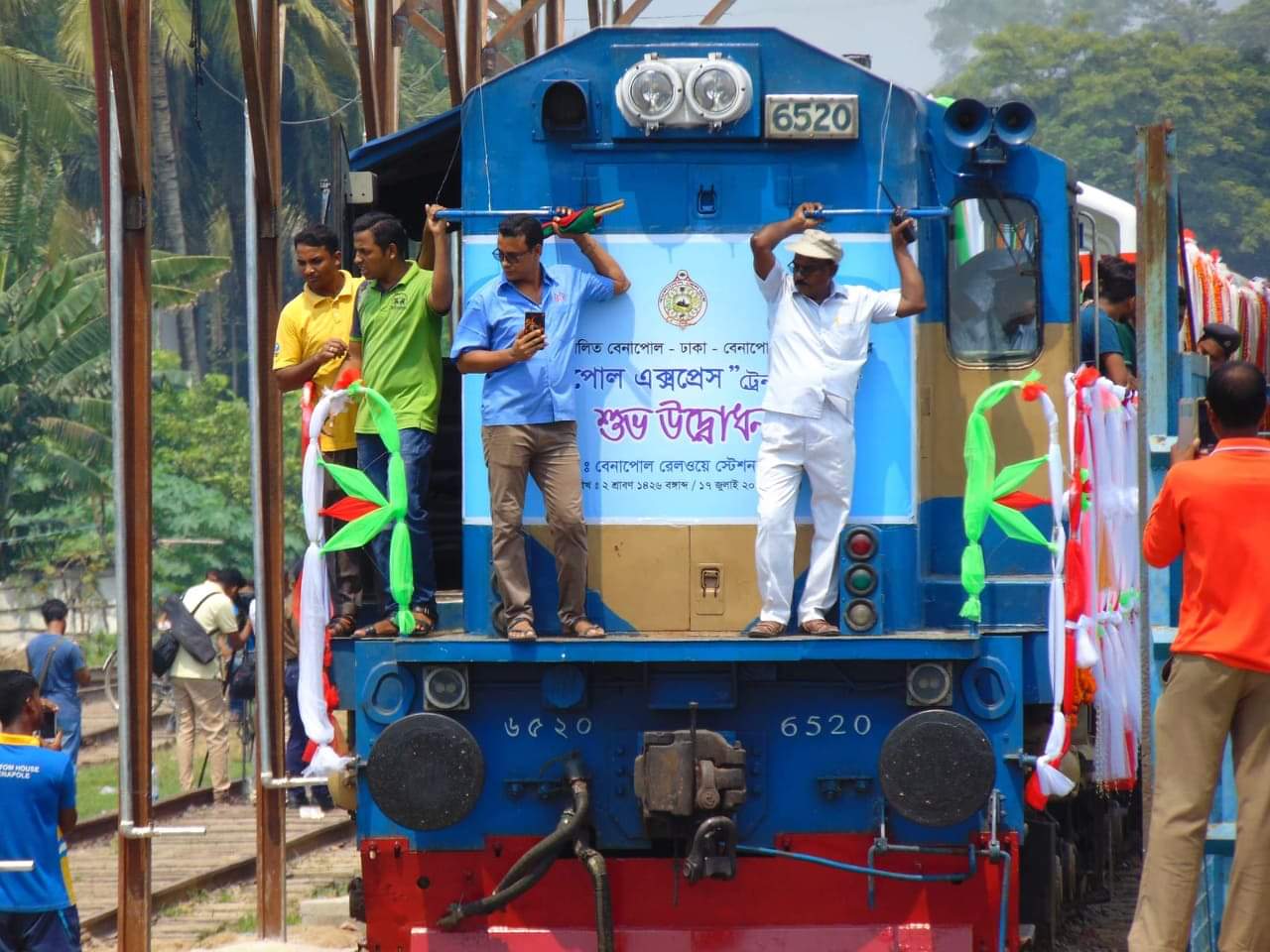 আট মাস পর বেনাপোল এক্সপ্রেস পুনরায় চালু