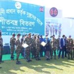 খুলনায় হতদরিদ্রদের মাঝে সেনা প্রধানের শীতবস্ত্র বিতরণ