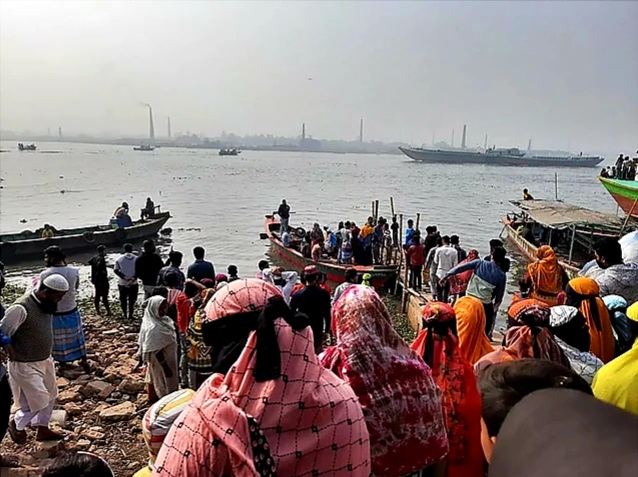 নারায়ণগঞ্জের ধলেশ্বরী নদীতে লঞ্চের ধাক্কায় ট্রলারডুবি, নিখোঁজ ১৫