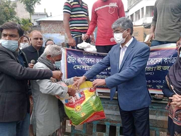পাইকগাছার কপিলমুনি শীত বস্ত্র বিতরণ অনুষ্ঠানে সিনিয়র সচিব তপন কান্তি ঘোষ