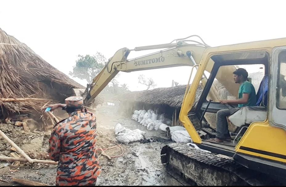 কলারোয়ায় পরিবেশ দূষণকারী ১৩টি চুল্লি গুঁড়িয়ে দিয়েছে পরিবেশ অধিদপ্তর