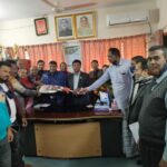 কলারোয়ায় নবাগত অফিসার ইন-চার্জের সাথে মেয়রের মতবিনিময়