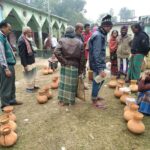 কলারোয়ায় জমে উঠেছে খেঁজুরের গুঁড়-পাটালি হাট