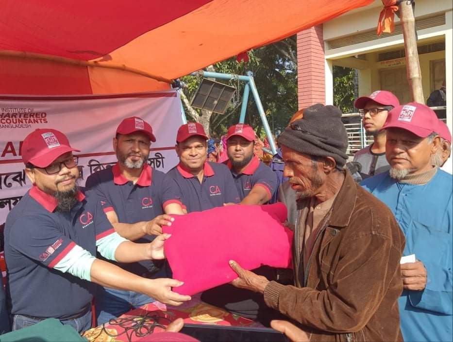 সাতক্ষীরার কলারোয়ায় শীতার্তদের মাঝে শীত বস্ত্র বিতরণ