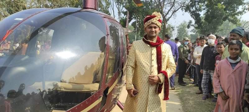 বিরামপুরে হেলিকপ্টার করে বিয়ে করতে এলেন প্রকৌশলী বর