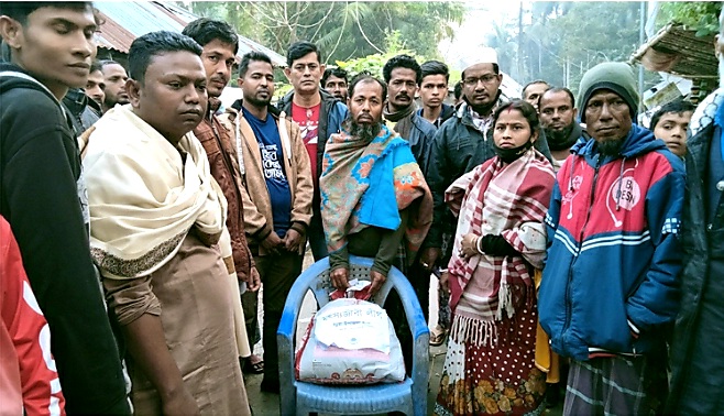 কচুয়ায় ঘুর্ণিঝড়ে নিহত জেলে পরিবারের মাঝে মৎস্যজীবিলীগের খাদ্য সামগ্রী বিতরণ