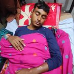 কলারোয়ায় হাঁসের পায়ে কাঁটা ফোটার জেরে সন্ত্রাসী হামলায় আহত ১:দোকান থেকে অর্থ লুট