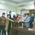 জেলা প্রশাসককে ফুলেল শুভেচ্ছা জানালো নবগঠিত আওয়ামী স্বেচ্ছাসেবক লীগ