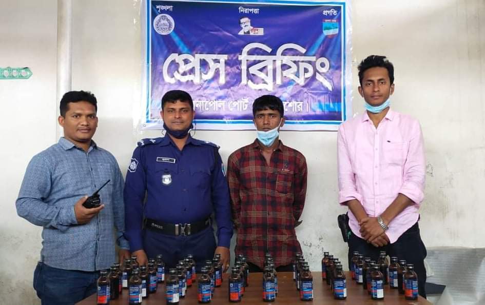শার্শায় ফেনসিডিলসহ আটক ১