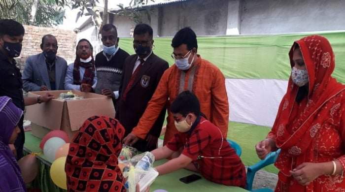 সাতক্ষীরা পুলিশ সুপারের ছেলের জন্মদিনে এতিম শিক্ষার্থীদের মাঝে খাদ্য সামগ্রী ও নগদ অর্থ বিতরণ