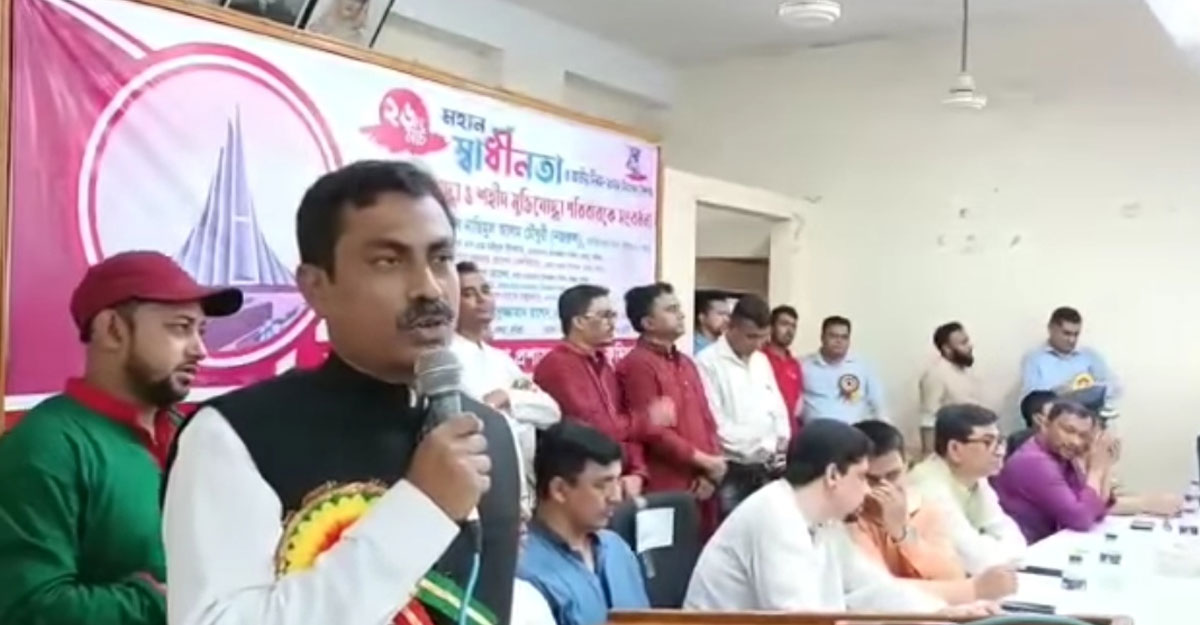 মঞ্চে বসা এমপিকে রাজাকারের ভাতিজা বললেন উপজেলা চেয়ারম্যান