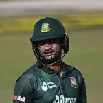 হঠাৎ সিদ্ধান্ত বদল, রাতেই দেশে ফিরছেন সাকিব