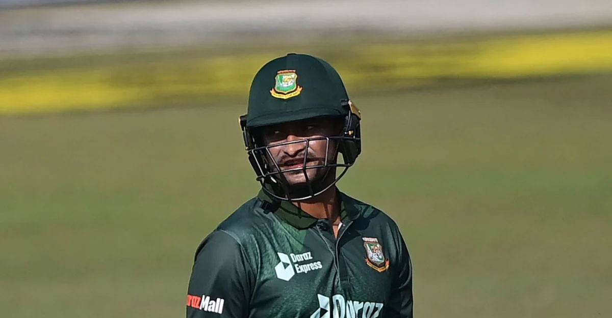 হঠাৎ সিদ্ধান্ত বদল, রাতেই দেশে ফিরছেন সাকিব