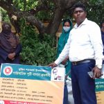 কলারোয়ায় কৃষকের মাঝে পারিবারিক পুষ্টি বাগানের উপকরণ বিতরণ