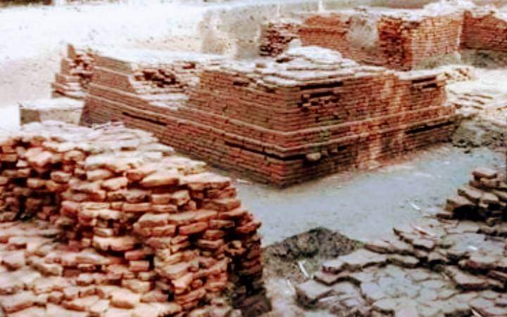 কপিলমুনিতে মাটির ঢিবির নিচে প্রাচীন স্থাপত্য