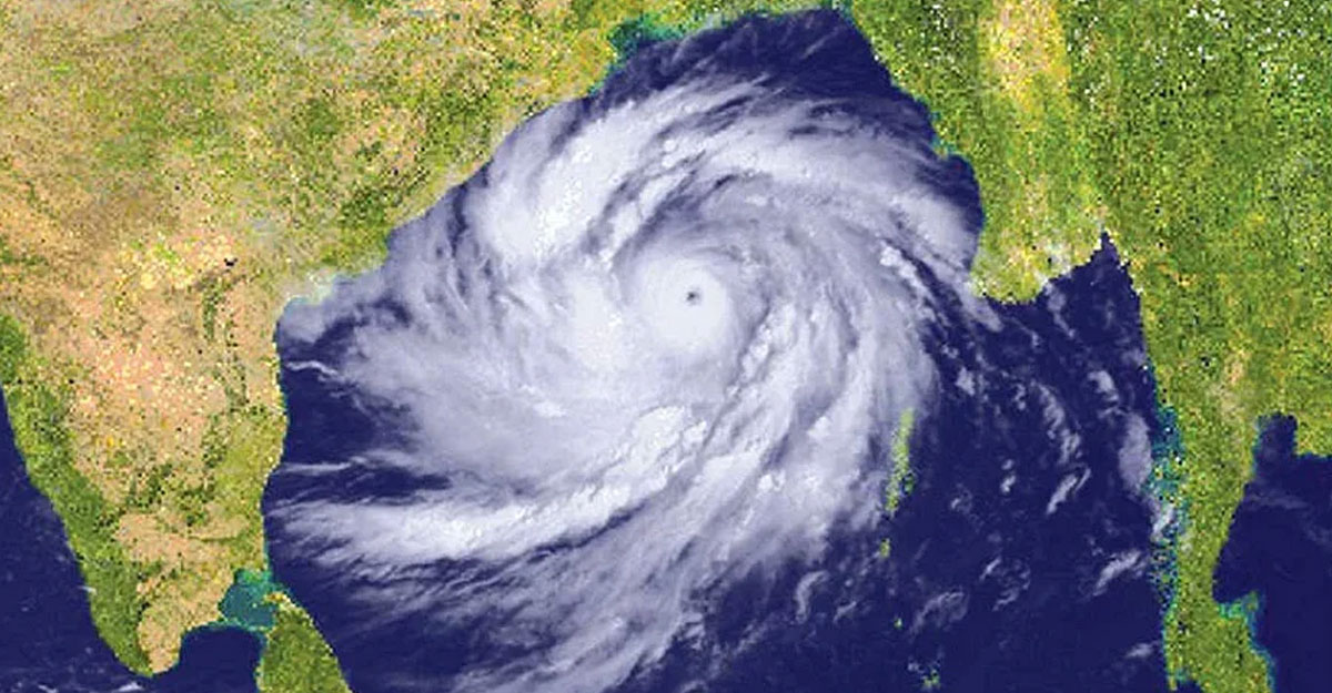 আরও ২০০ কিলোমিটার এগিয়েছে ঘূর্ণিঝড় ‘অশনি’