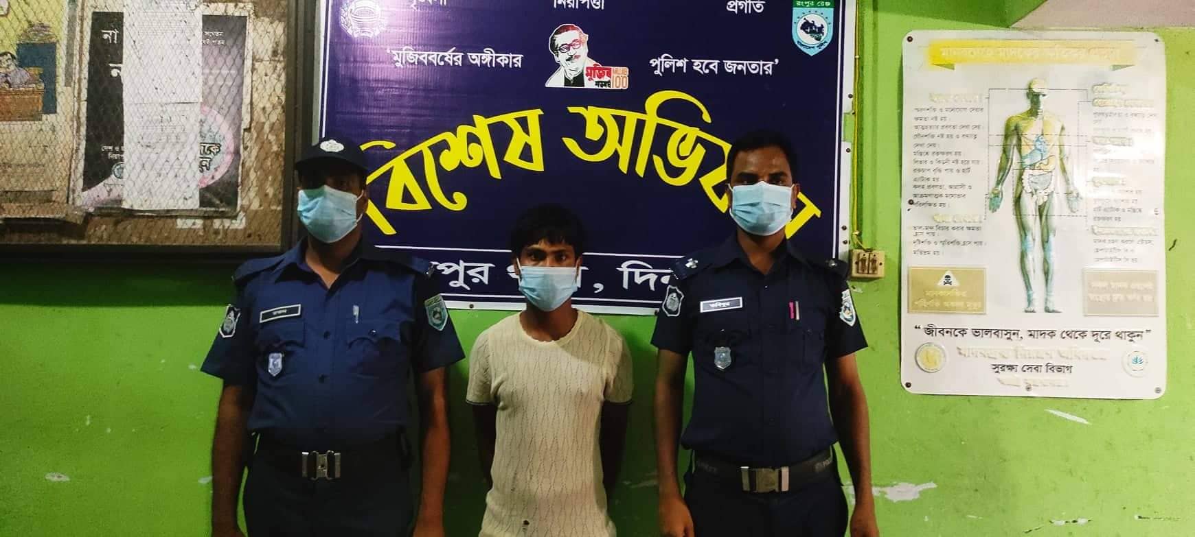 বিরামপুর সীমান্তে ভারতীয় নাগরিক আটক