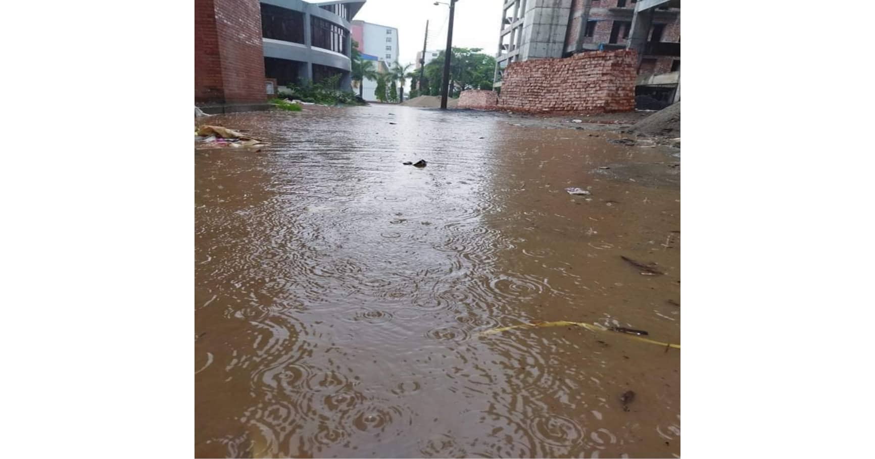 এক পশলা বৃষ্টিতেই যবিপ্রবিতে জলাবদ্ধতা