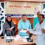 পাইকগাছায় প্রধানমন্ত্রীর মানবিক সহয়তার চেক বিতরণ