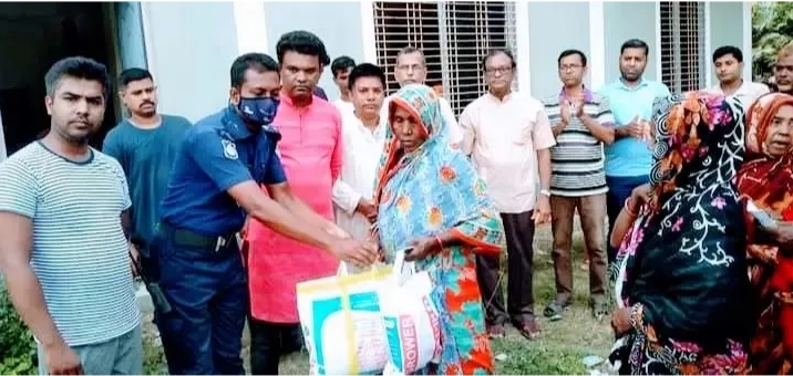 ঈদ উপলক্ষে অনির্বাণ লাইব্রেরি কর্তৃক অসহায় দুস্থ পরিবারের মাঝে খাদ্য সামগ্রী বিতরণ