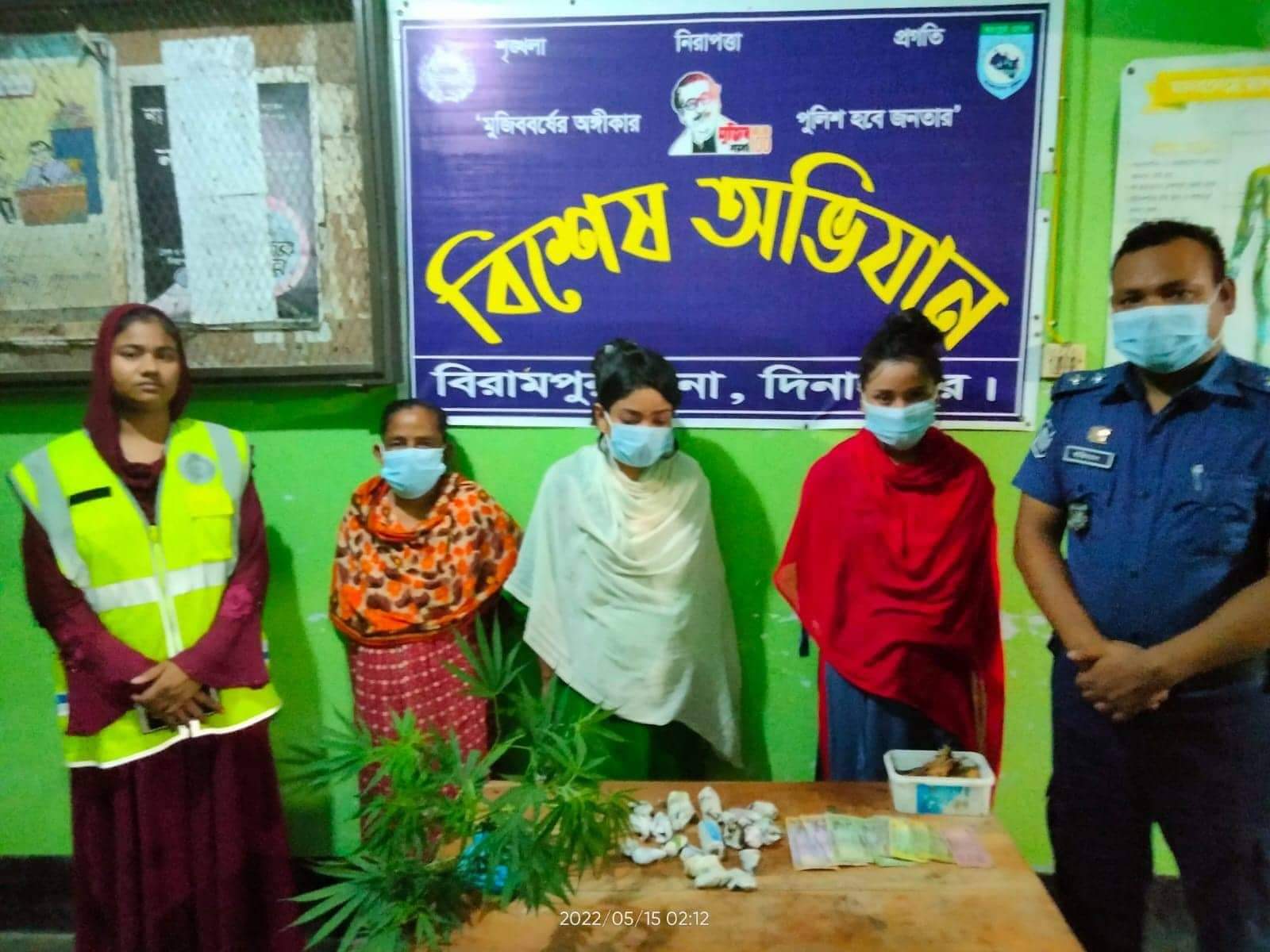 খাবার হোটেলের আড়ালে মাদক ব্যবসা, মা ও দুই মেয়ে আটক