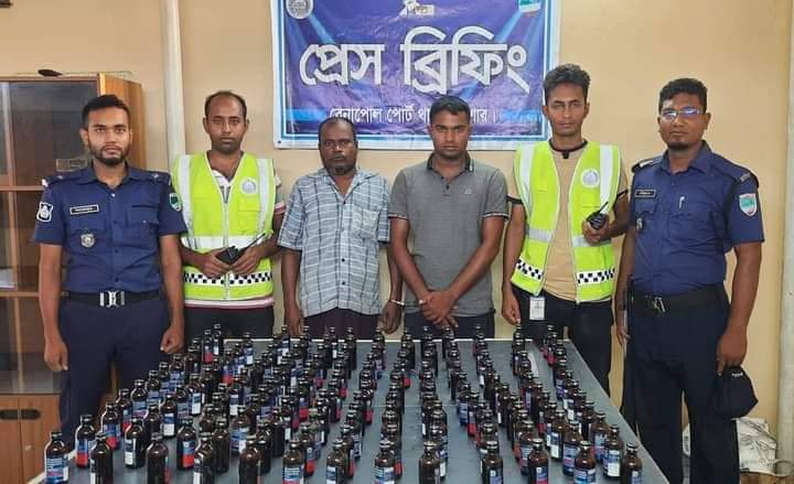 বেনাপোলে ফেনসিডিলসহ দুই ব‍্যক্তি আটক