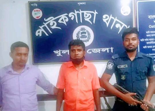 পাইকগাছায় পুলিশের অভিযান ভূয়া মেজর আটক