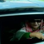 নিজ হাতে টোল দিয়ে সেতুতে প্রধানমন্ত্রী