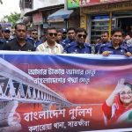 স্বপ্নের পদ্মা সেতুর উদ্বোধনে কলারোয়া থানা পুলিশের আনন্দ র‍্যালি