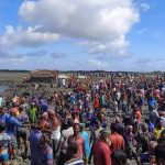কয়রার দক্ষিণ বেদকাশী ইউনিয়নের বাঁধ রক্ষা করলো এলাকাবাসী