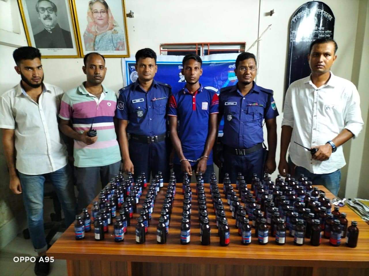 বেনাপোলে ফেন্সিডিল সহ আটক এক
