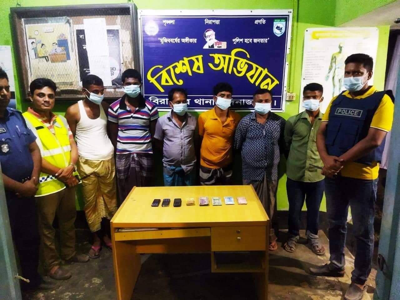 বিরামপুরে ৬ জুয়াড়ী আটক
