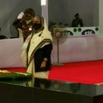 বঙ্গবন্ধুর প্রতিকৃতিতে প্রধানমন্ত্রীর শ্রদ্ধা নিবেদন