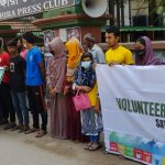 সাতক্ষীরায় সেচ্ছাসেবকদের বিতর্কিত তালিকা প্রকাশের প্রতিবাদে মানববন্ধন